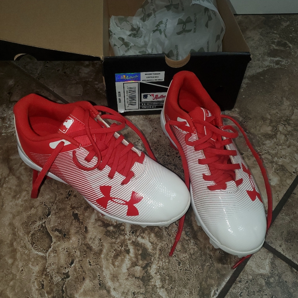 Boys baseball cleats